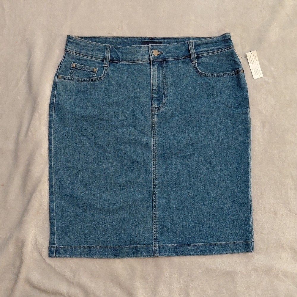 Charters Club Classic Blue Jean Denim Skirt With Back Slit Size 10 NWT